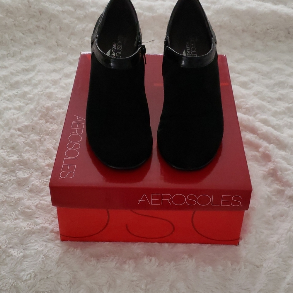 Aerosols Black suede side zipper bootie shoe